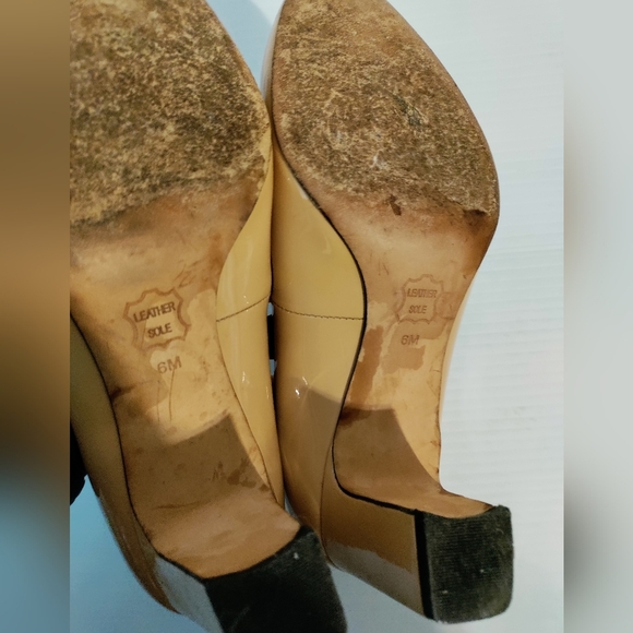 Tory Burch Raleigh Logo Patent Pump in Nude - Picture 7 of 9